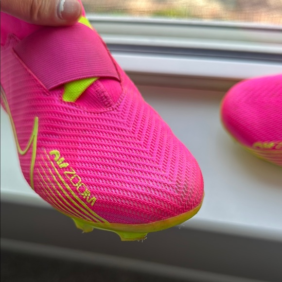 Nike soccer cleats. kids size 5.  no laces. pull on only.  worn one season - Picture 2 of 5